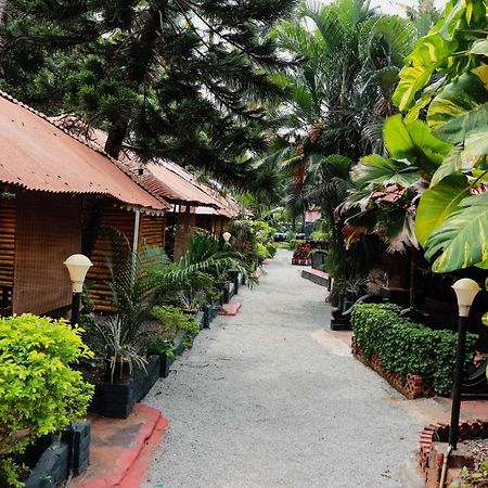 ホテルKerala Bamboo House バルカラ エクステリア 写真